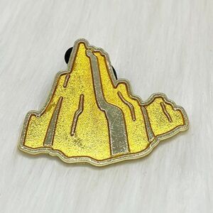 🔮‎ 5/$25 Disney Roaring Rapids Mountain Shanghai Disneyland Pin